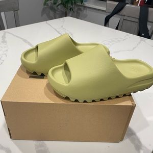 COPY - BRAND NEW adidas Yeezy slides